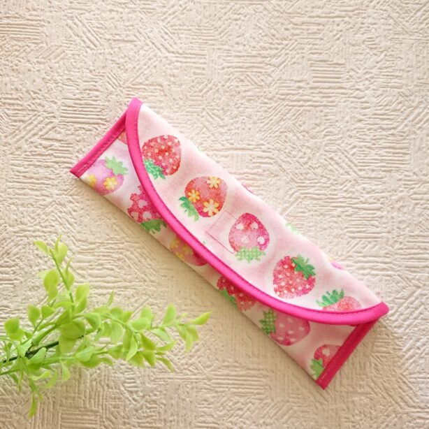 お箸入れ　汚れ防止　抗ウィルス　イチゴ柄